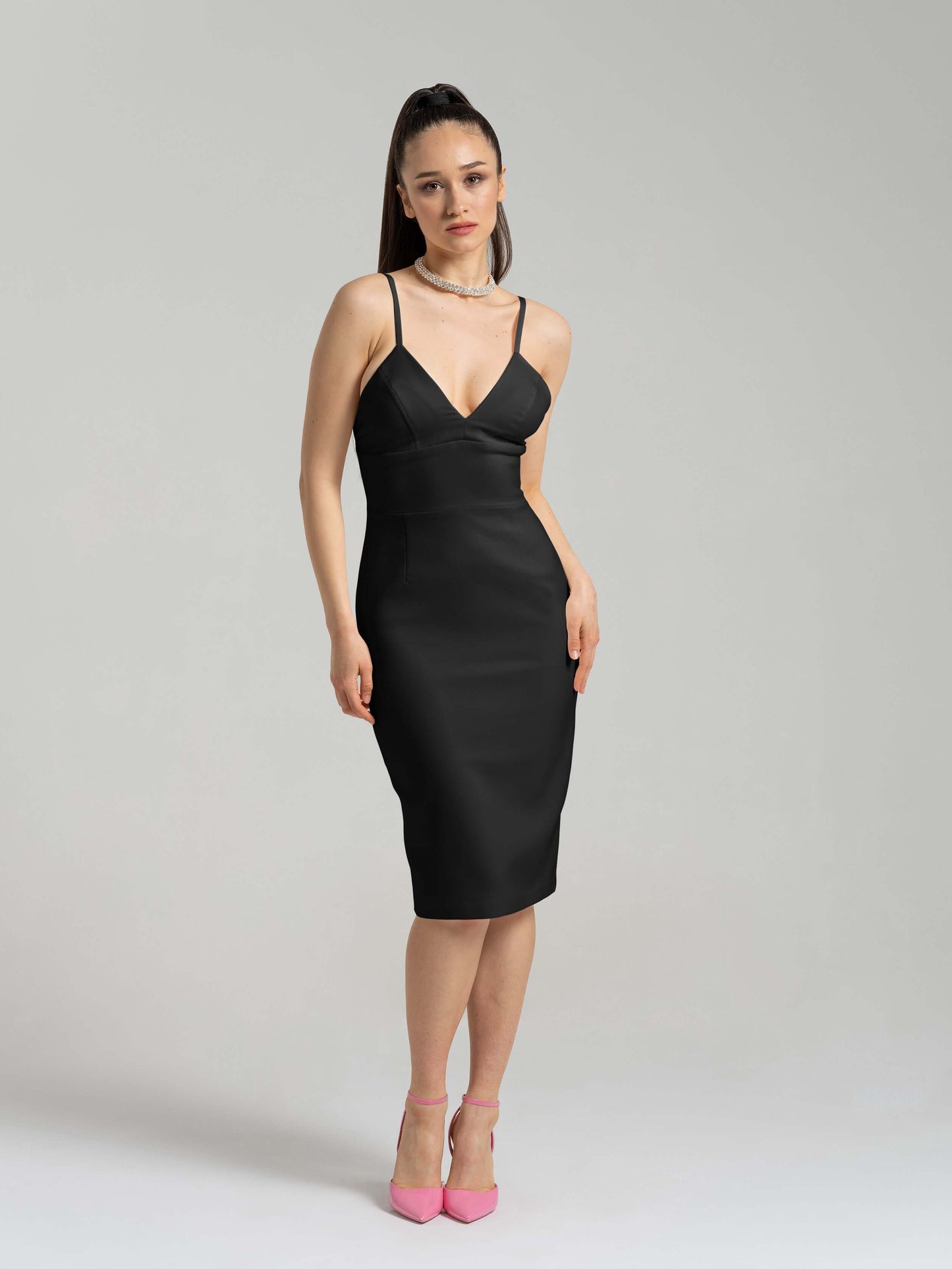 Bold Simplicity Midi Dress - Black