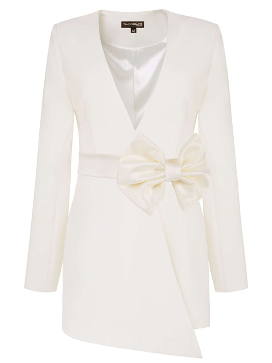 Tia Dorraine Rare Pearl Blazer With Detachable Belt This sophisticated blazer is the perfect addition to your statement pieces collection. Crafted from white stretch crape, this fully lined luxury piece is elevated by padded shoulders and a detachable sat