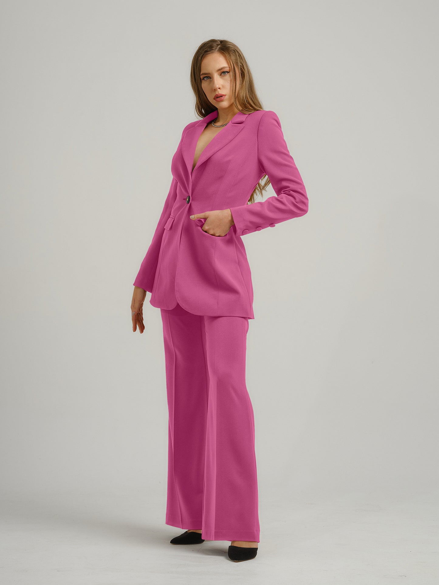 Tia Dorraine Sweet Desire Timeless Classic Blazer The thigh-length blazer is one of our favourite pieces. This statement piece features a single large button closure that emphasizes its streamlined design. It stands out with its structured shoulders, beau